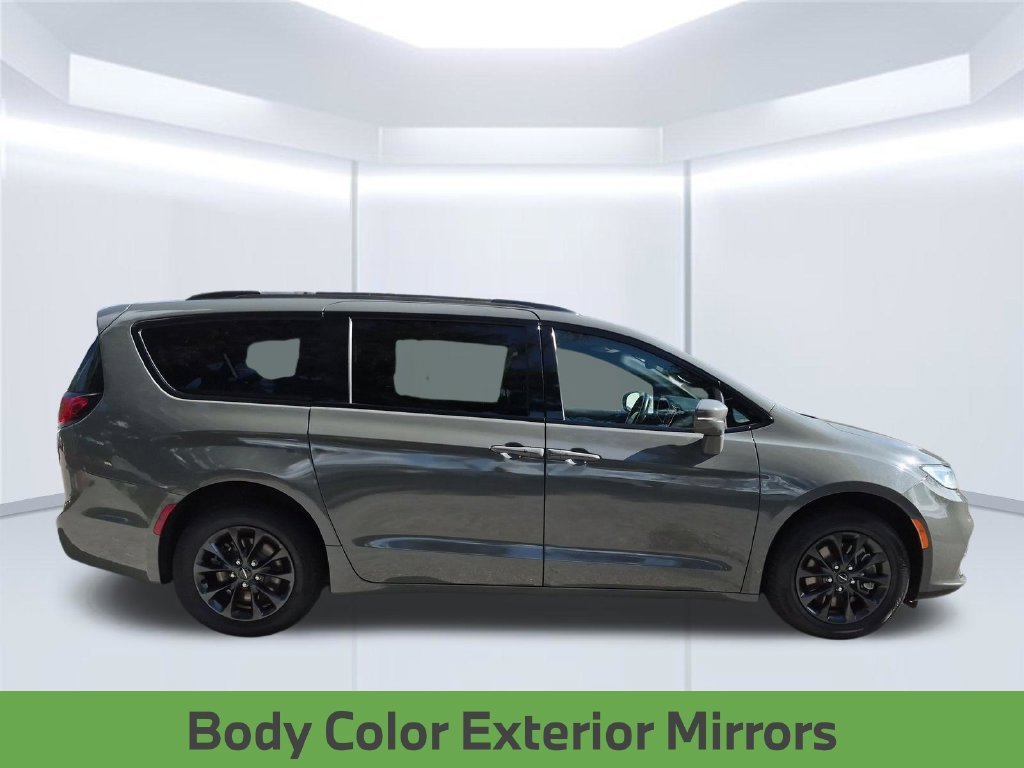 Used 2021 Ceramic Gray Clearcoat Chrysler Limited image 8