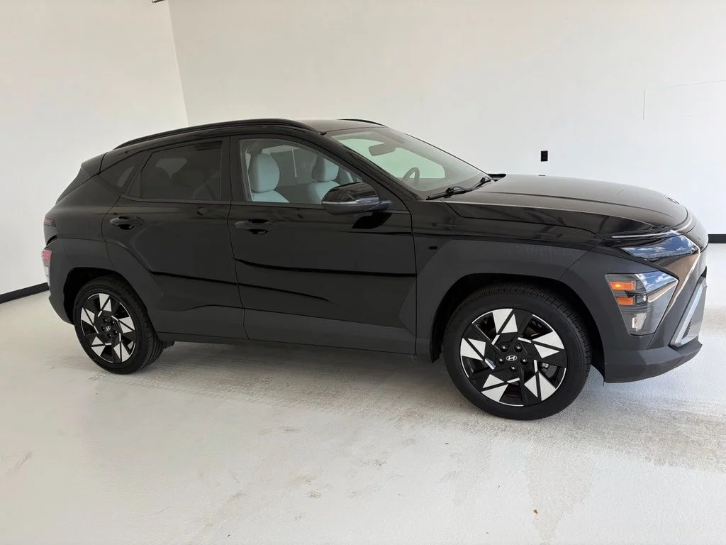 Used 2024 Black Hyundai SEL image 1