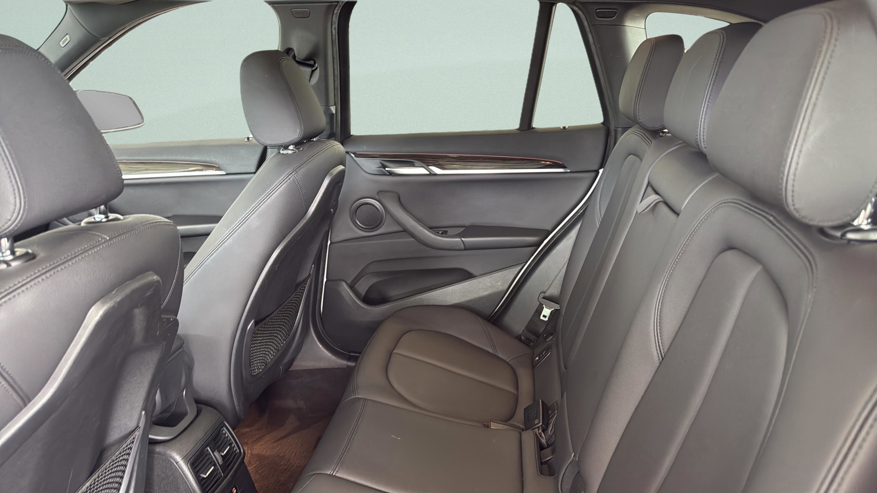 Used 2018 Alpine White BMW sDrive28i image 21