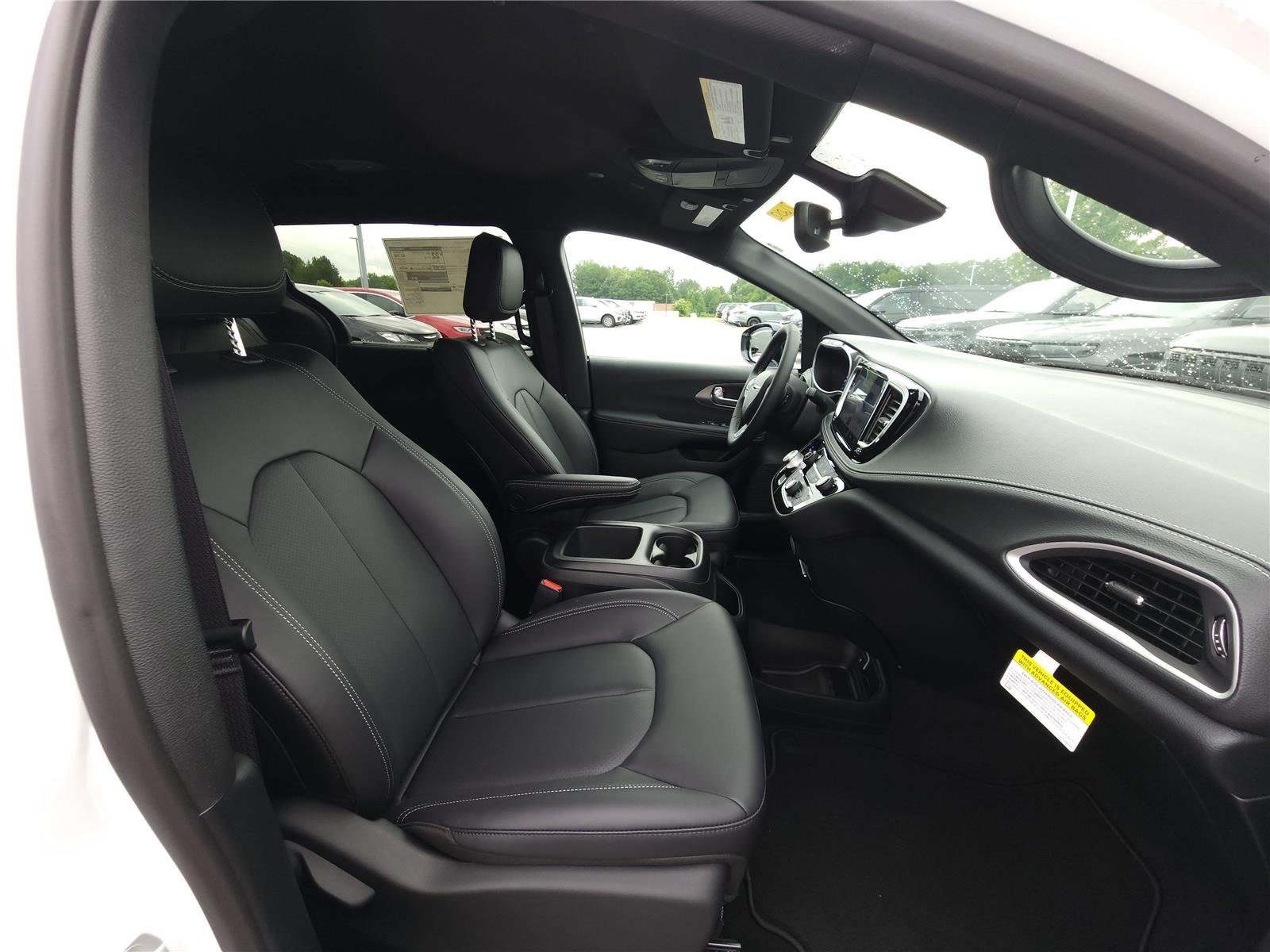 2026 Chrysler Pacifica Select - Photo 7