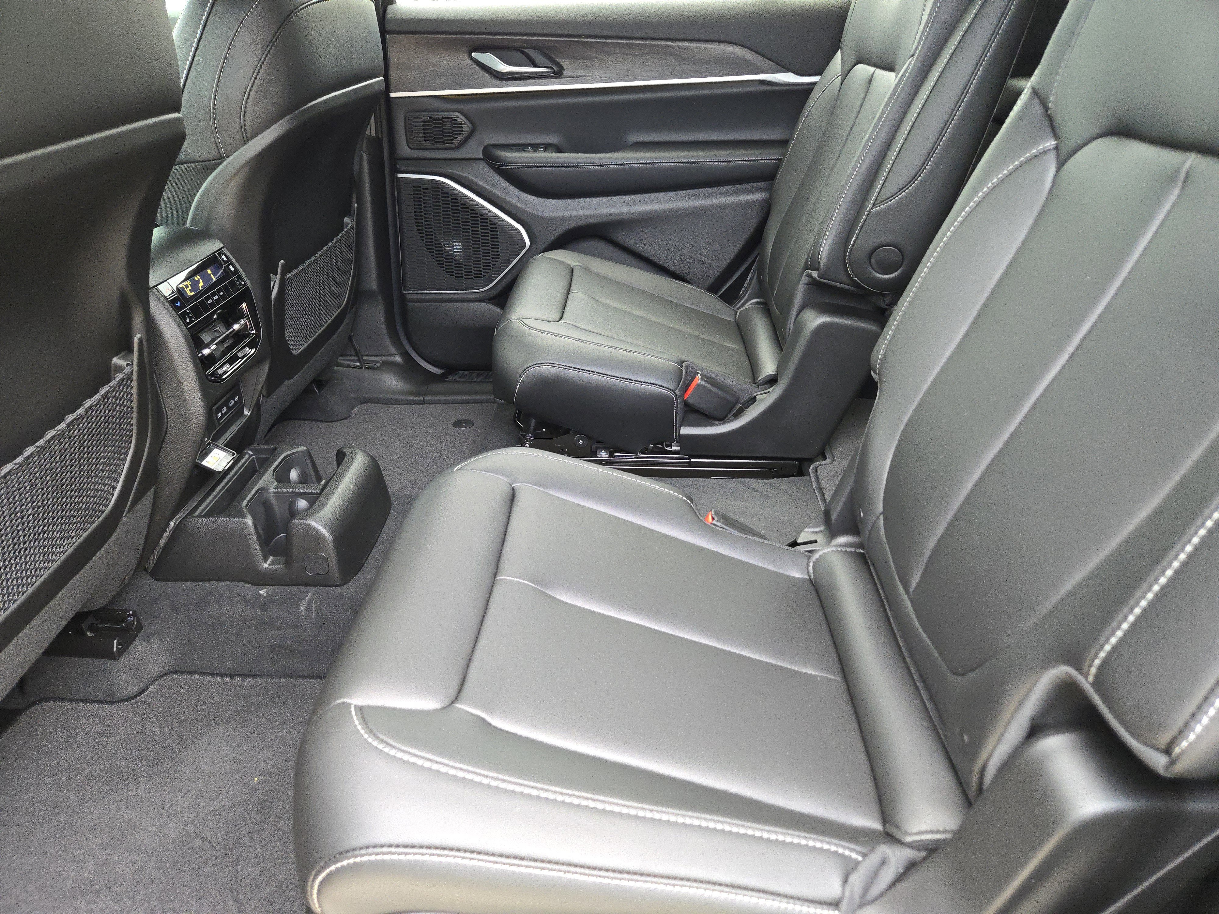 New 2026 Baltic Gray Metallic Clear-Coat Exterior Paint Jeep Limited image 19