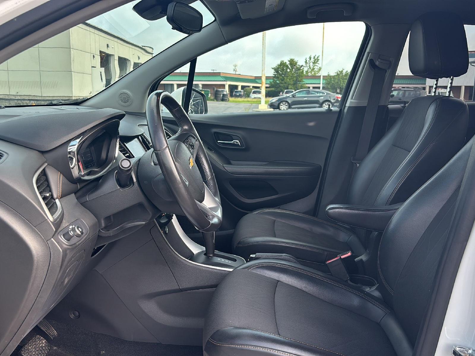 Used 2019 Summit White Chevrolet LT image 11