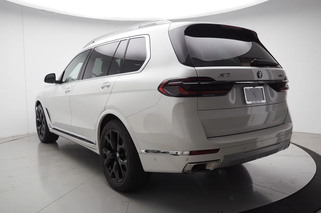 Certified Used 2026 Mineral White Metallic BMW xDrive40i image 4