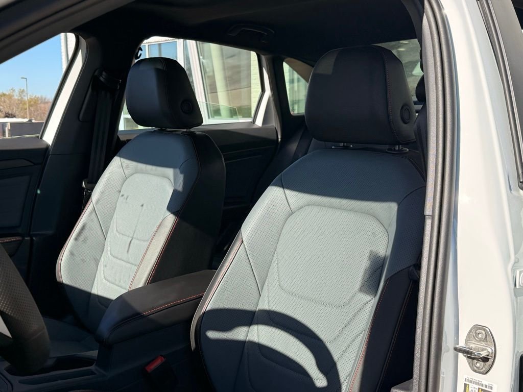 New 2026 Pure White W/Deep Black Roof Volkswagen 2.0T Autobahn image 10