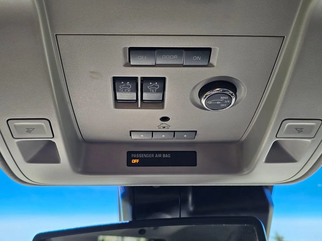 Used 2018 SUMMIT WHITE Chevrolet Premier image 38