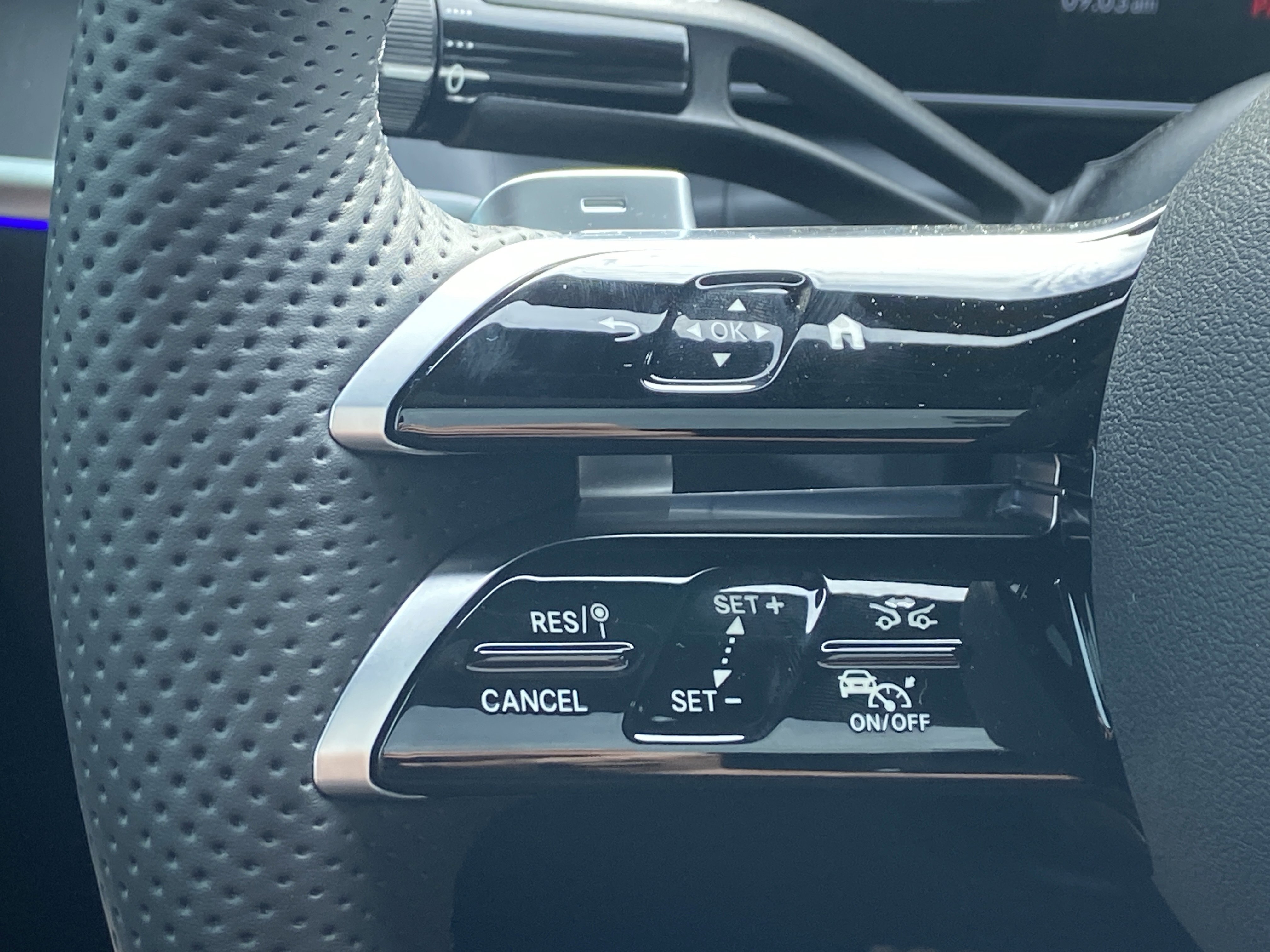 New 2026 MANUFAKTUR Alpine Grey Mercedes-Benz GLC 300 4MATIC® Coupe image 26