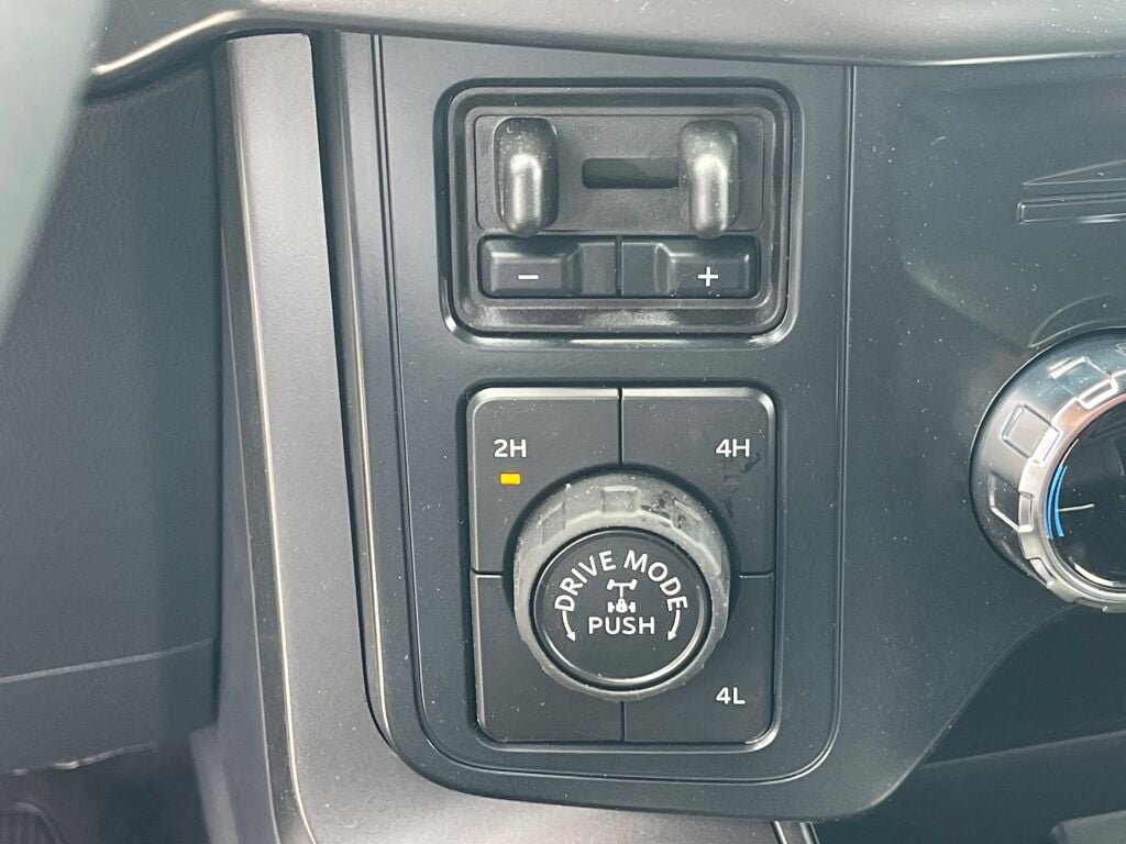 New 2026 Carbonized Gray Metallic Ford Tremor image 16