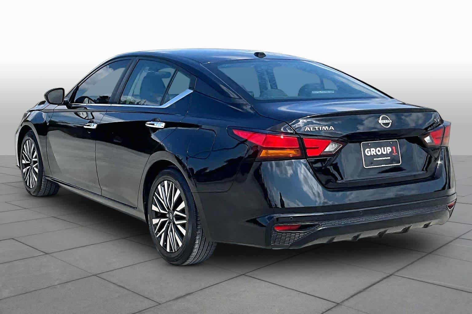 Used 2024 Super Black Nissan 2.5 SV image 11