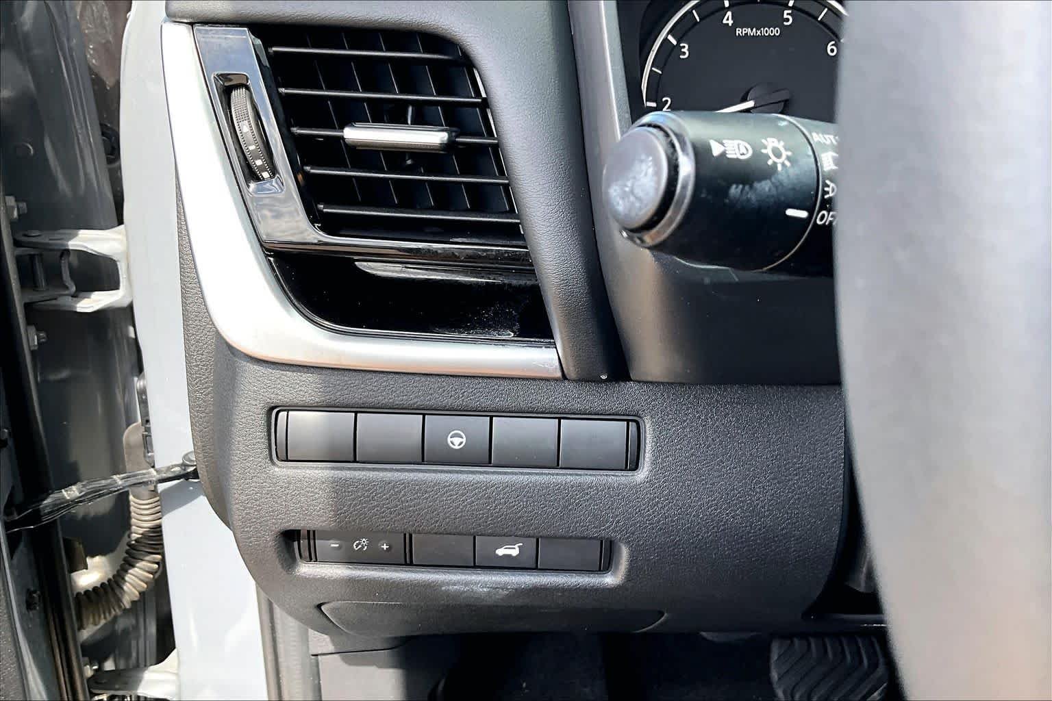 Used 2023 Boulder Gray Pearl/Super Black Nissan SL image 33