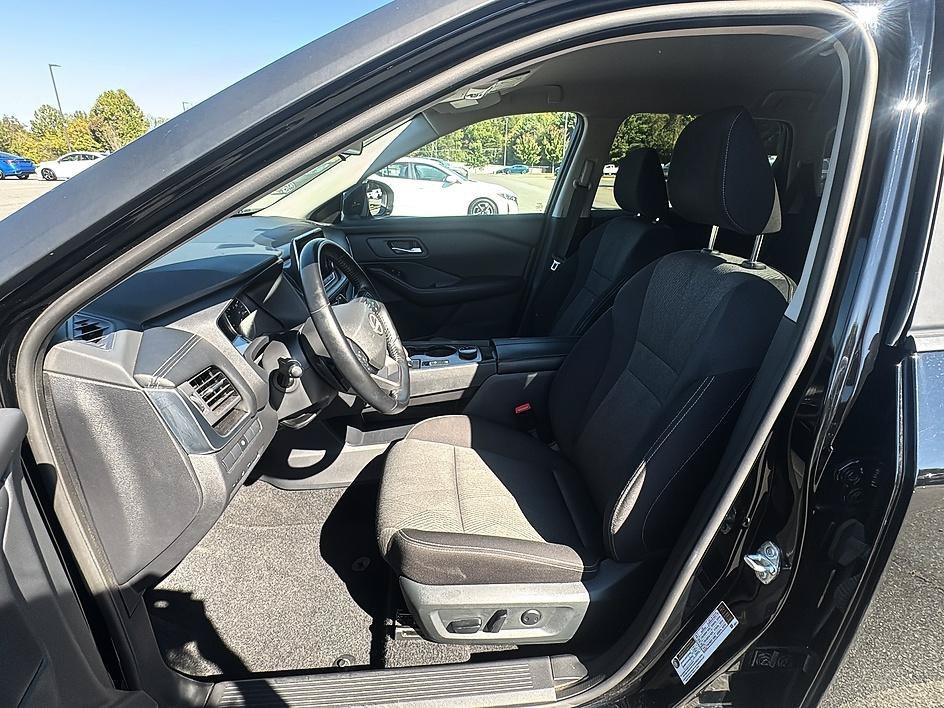 Used 2025 Super Black Nissan SV image 13