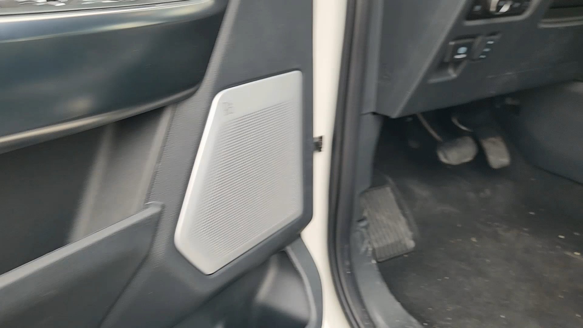New 2025 Star White Metallic Tri-Coat Ford Platinum image 34