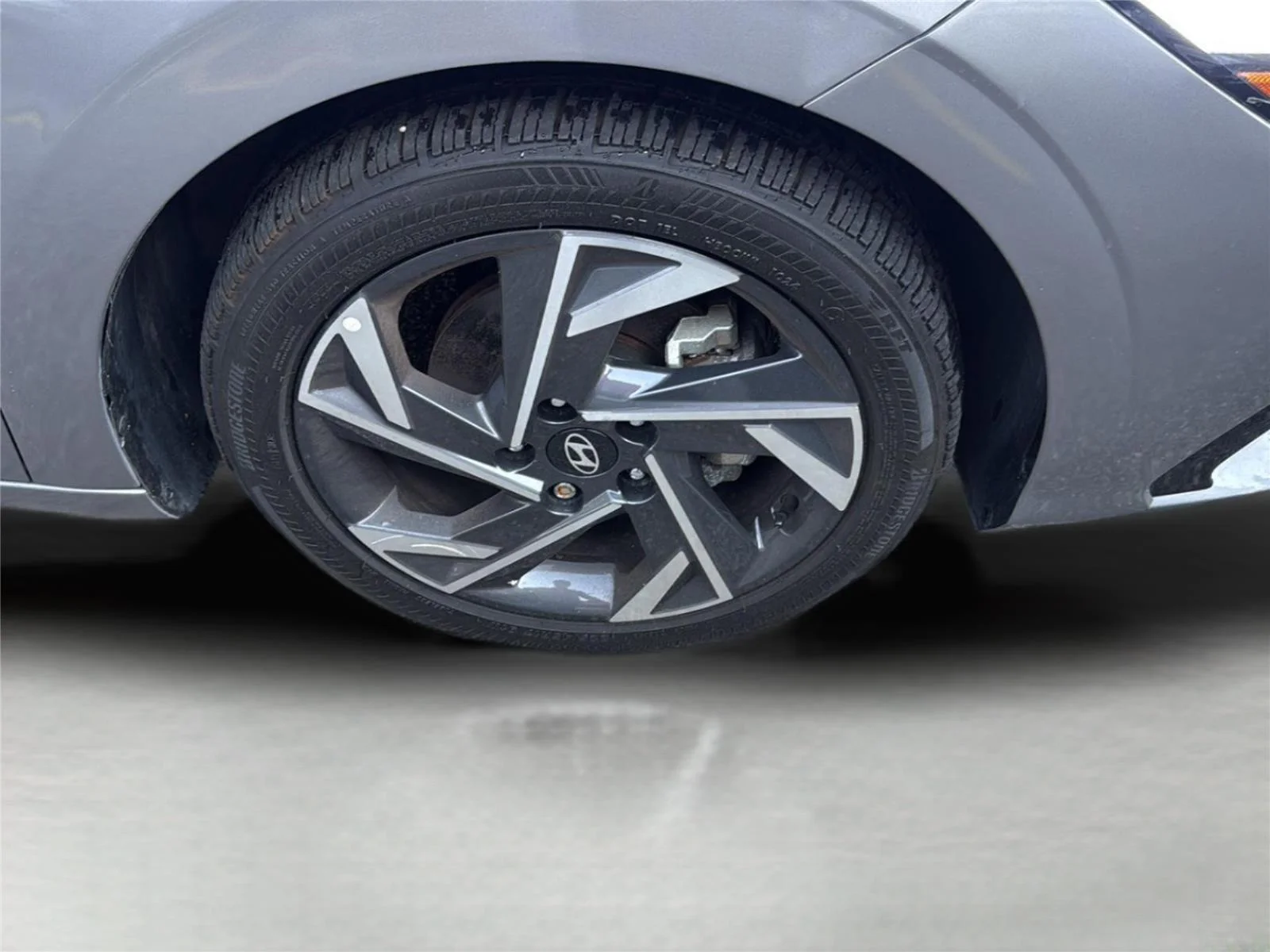 Used 2024 Fluid Metal Hyundai Limited image 29