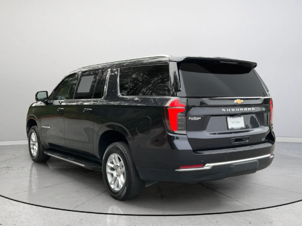 2025 Chevrolet Suburban LT - Photo 6