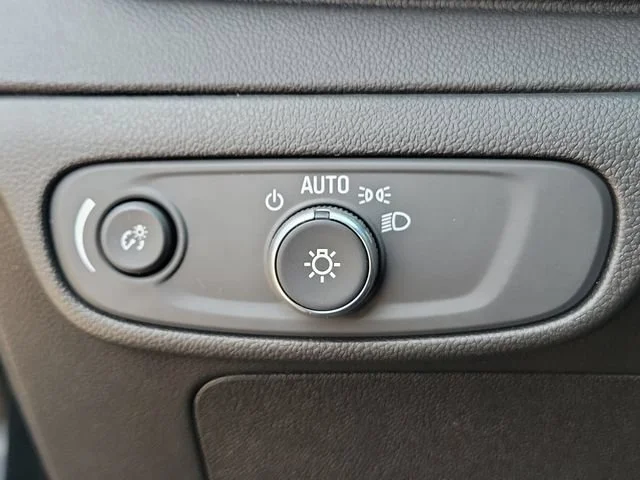 2023 Chevrolet Bolt EV 2LT - Photo 28