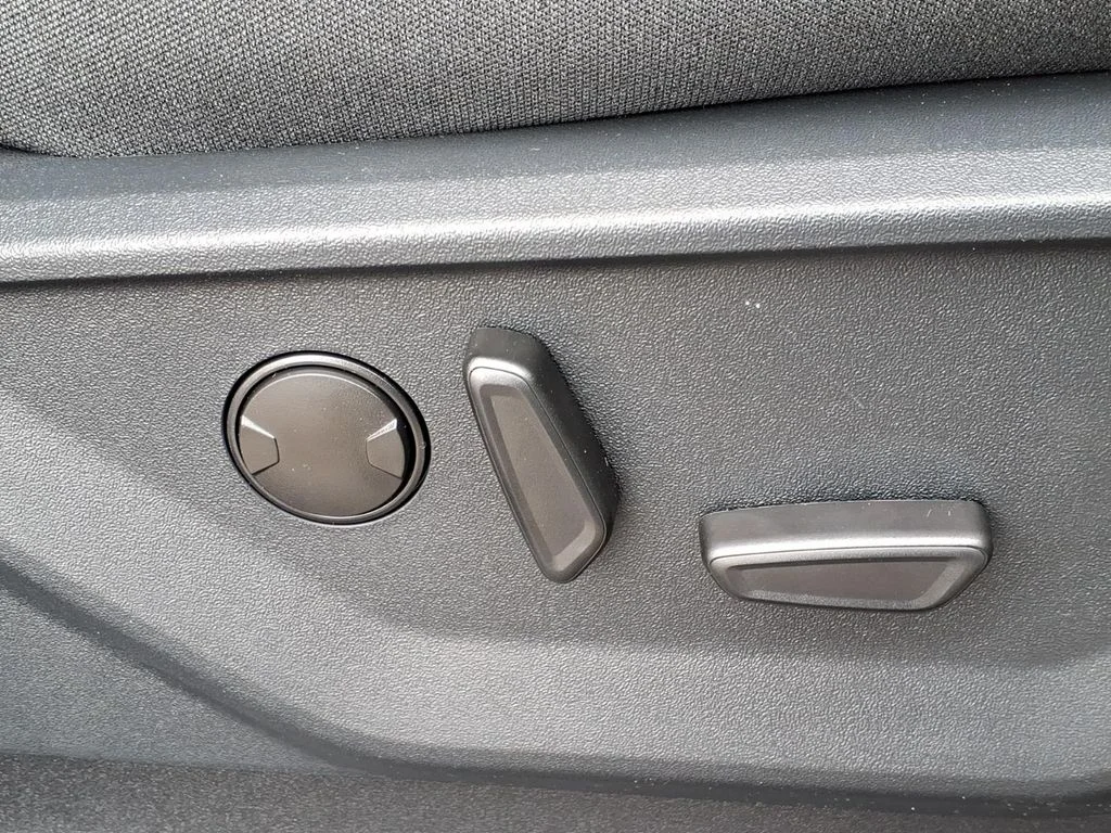 New 2026 Agate Black Metallic Ford XLT image 13