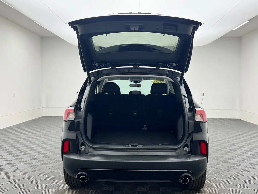 Used 2022 Black Ford SE image 10
