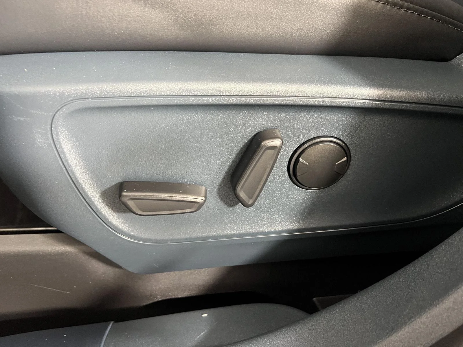 Used 2025 Bl Ford LARIAT image 13