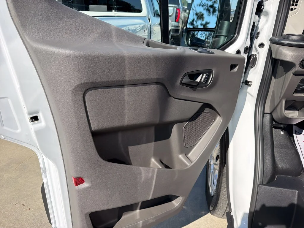 New 2027 Oxford White Ford Passenger Van XL image 15