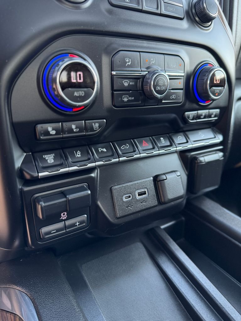 Used 2022 Silver Ice Metallic Chevrolet High Country image 21