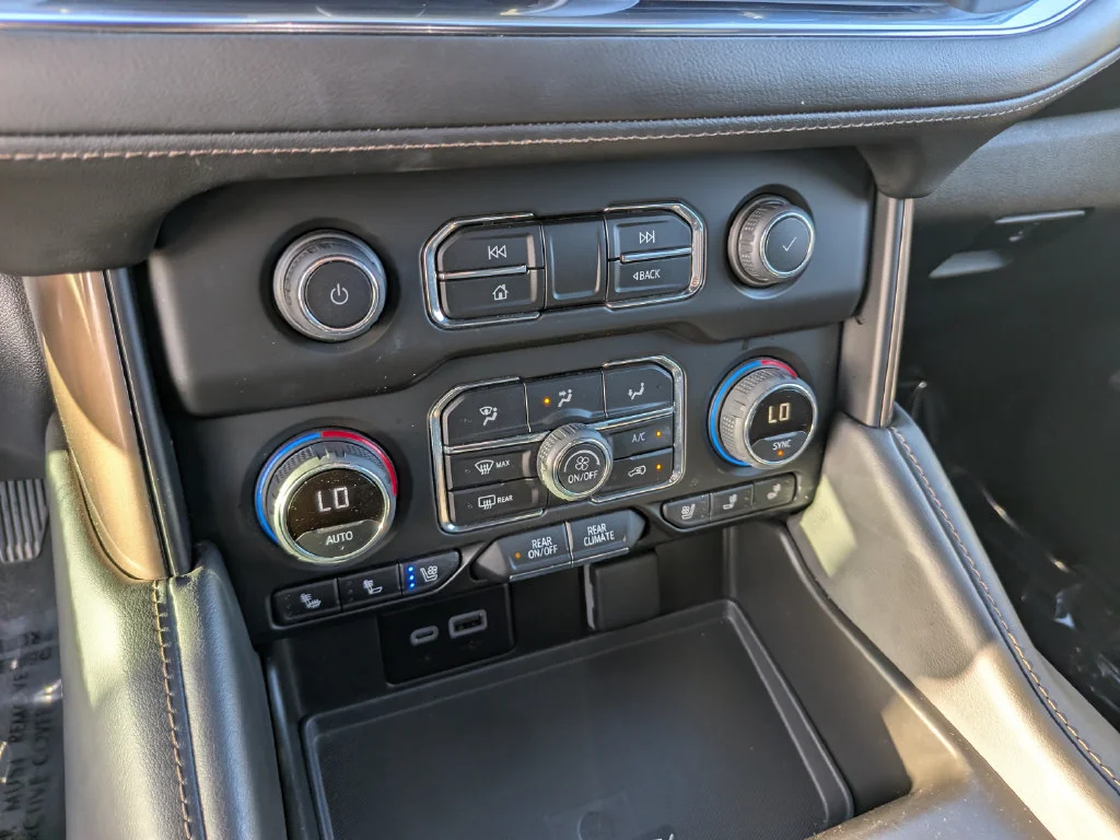 Used 2024 Black Chevrolet High Country image 27
