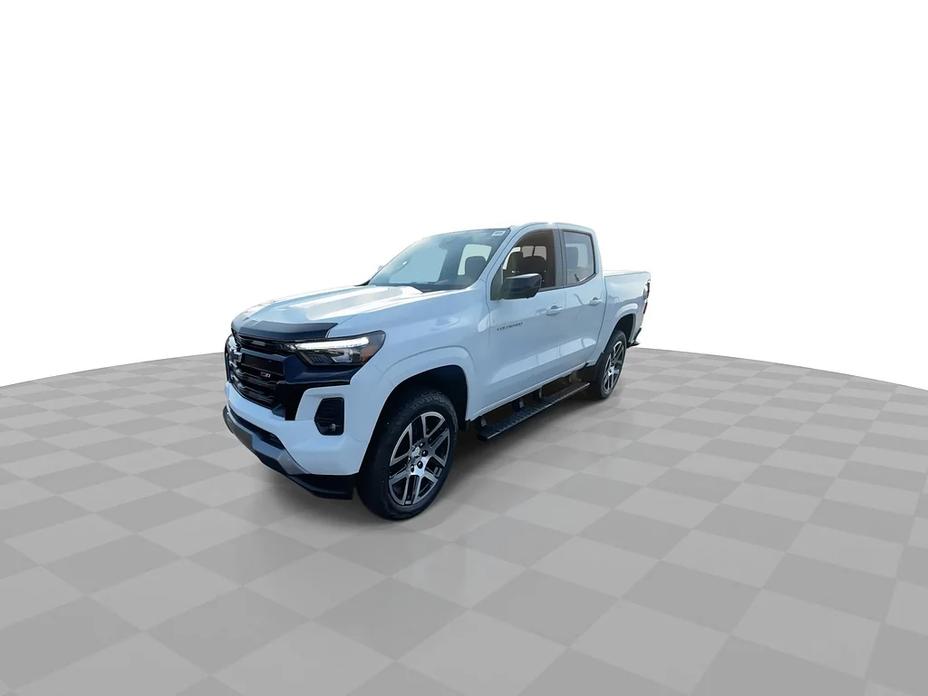 Used 2024 Summit White Chevrolet Z71 image 5