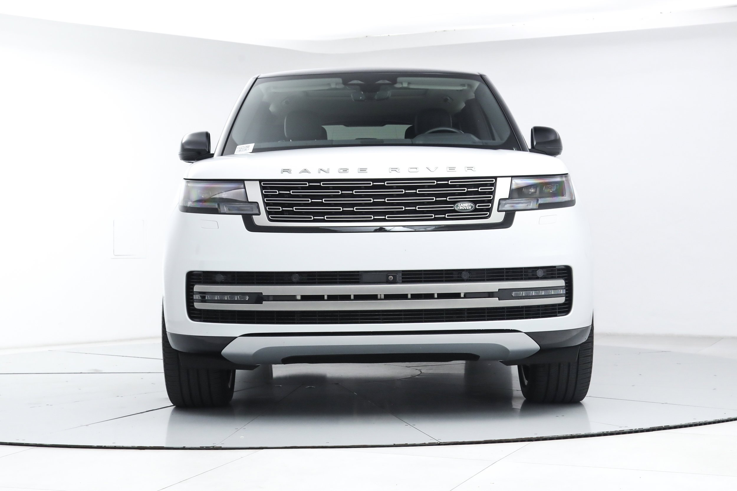 Used 2024 White Land Rover SE image 8