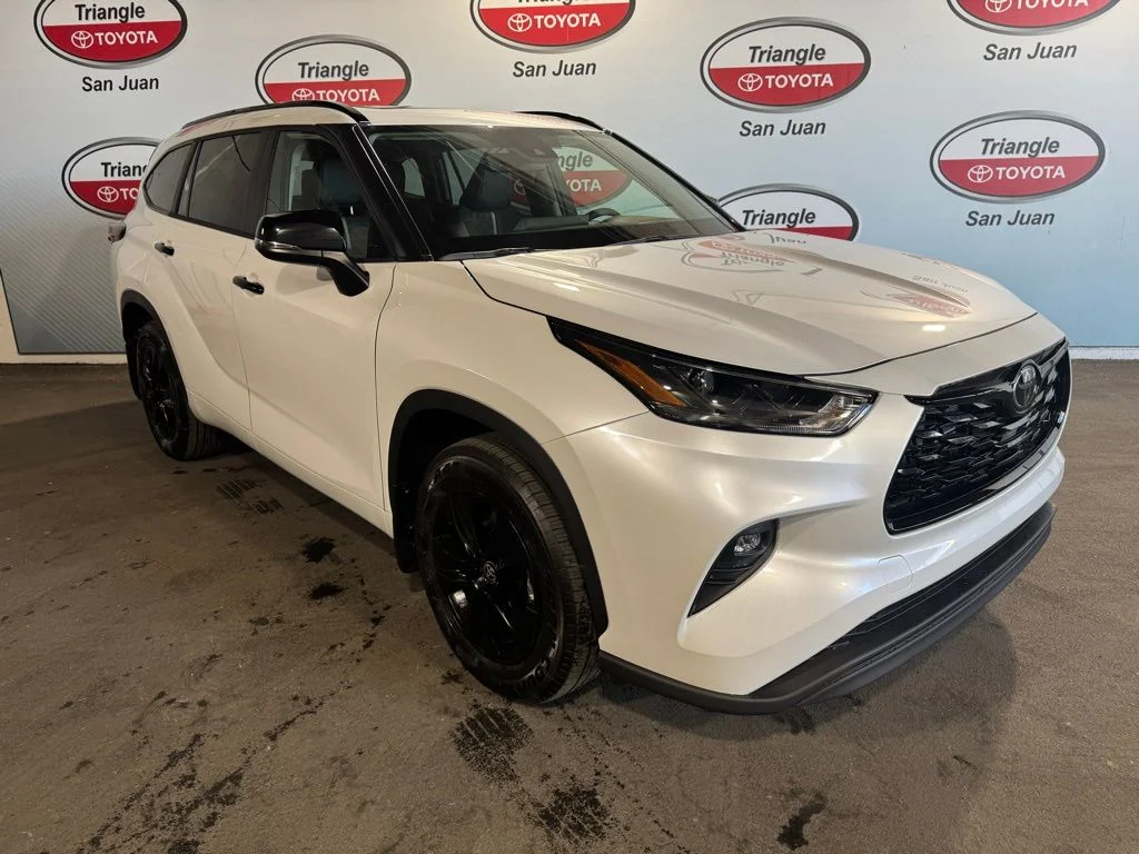 New 2025 Beige Toyota XLE image 3