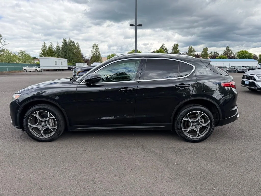 Used 2018 Black Metallic Alfa Romeo Base image 5
