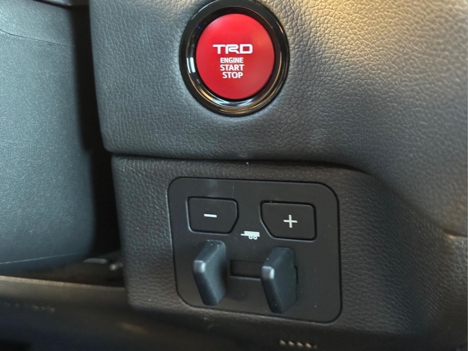 Used 2025 Wind Chill Pearl Toyota Limited image 23