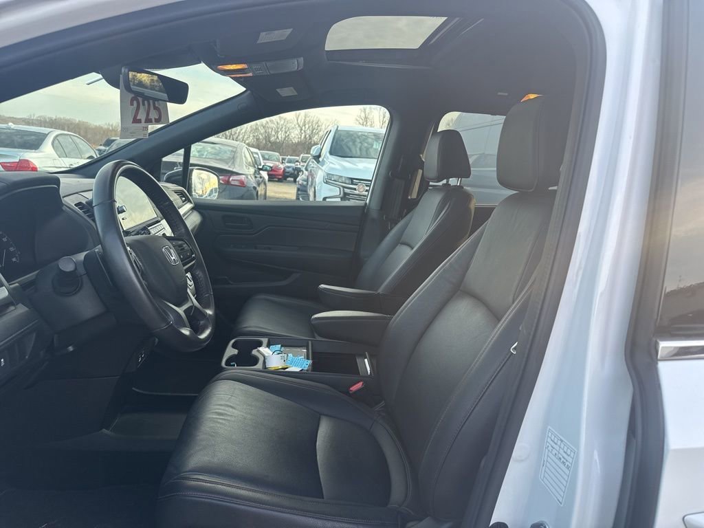 View vehicle photo 5