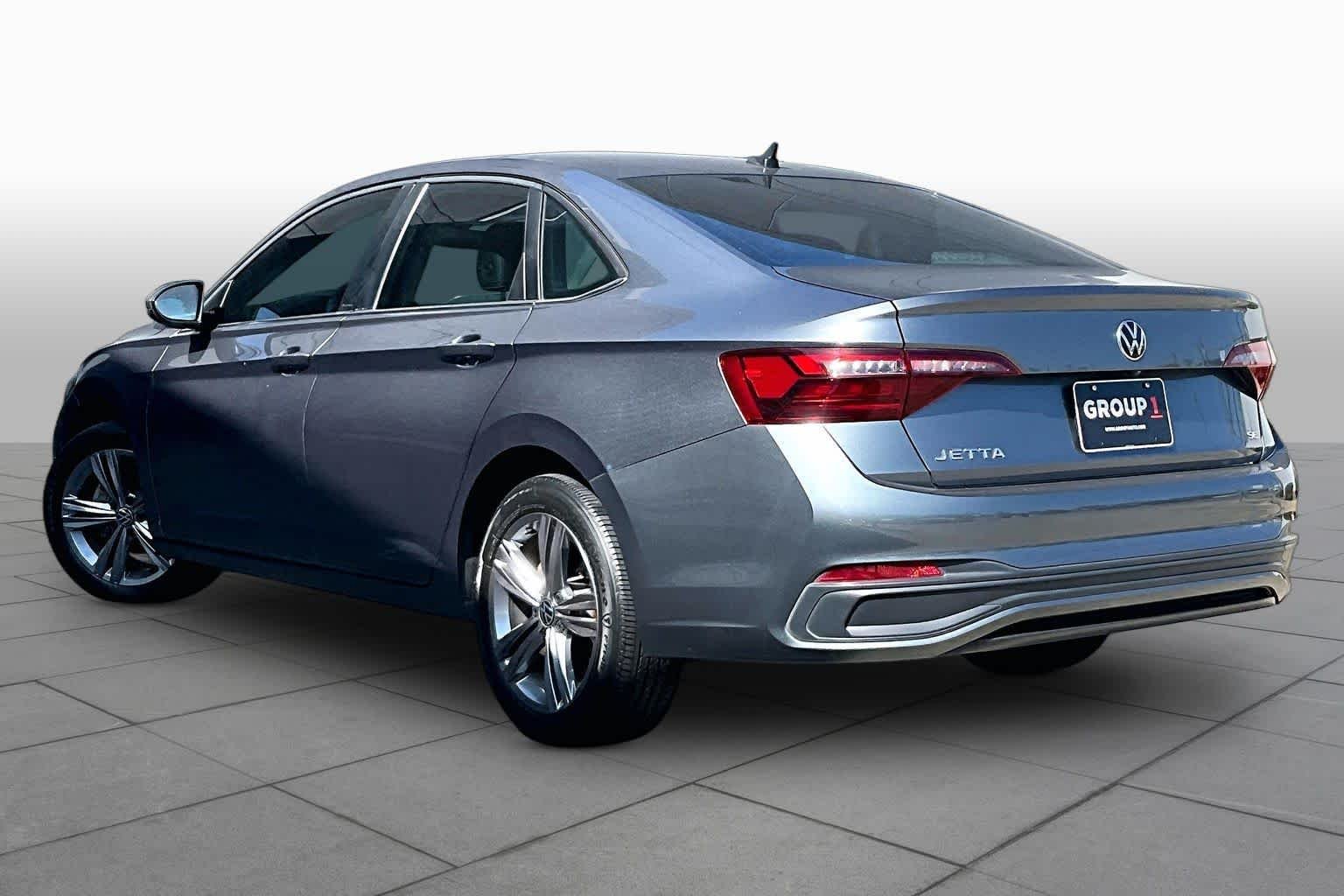 Used 2022 Platinum Gray Metallic Volkswagen SE image 11