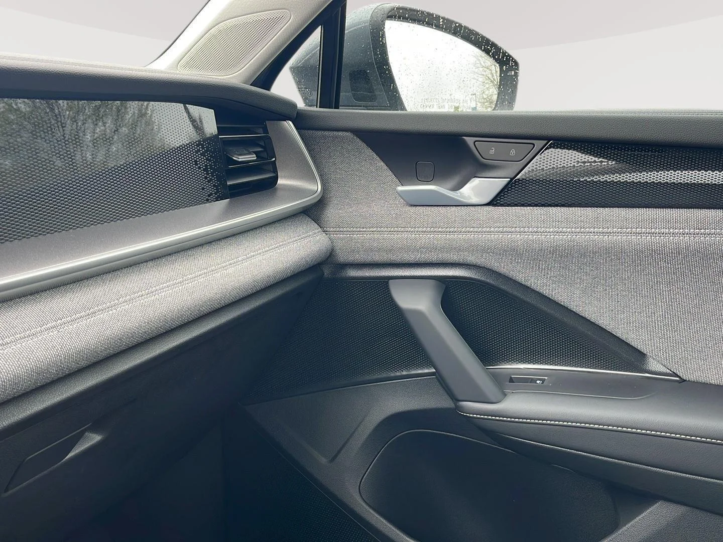 New 2026 Platinum Gray Metallic Volkswagen S image 29