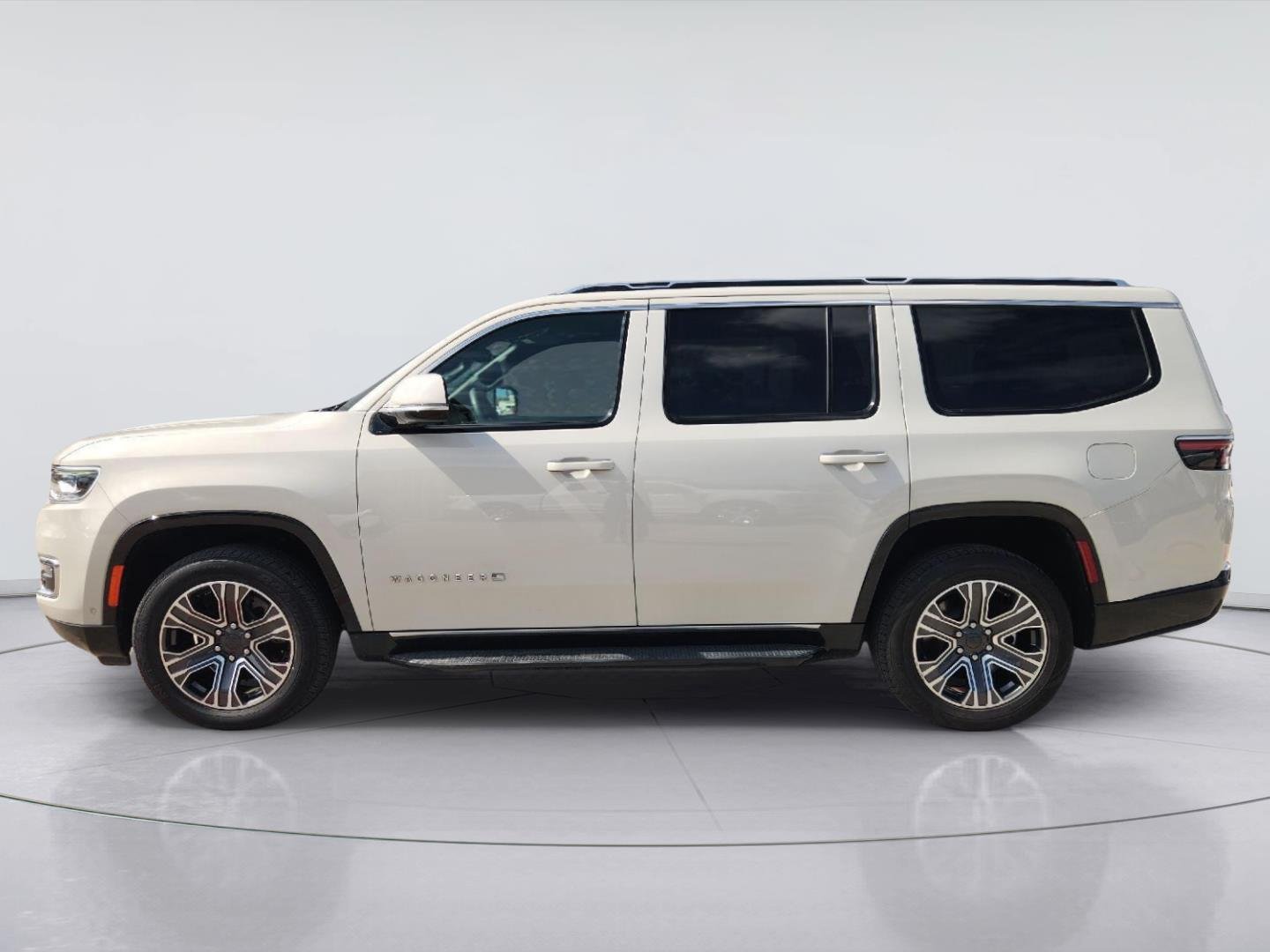2022 Jeep Wagoneer photo 4 of 35