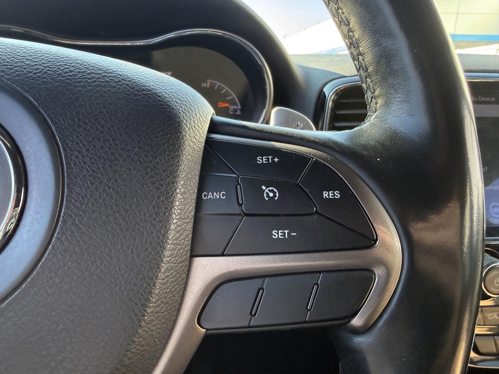 Used 2020 Diamond Black Crystal Pearlcoat Jeep Limited X image 10