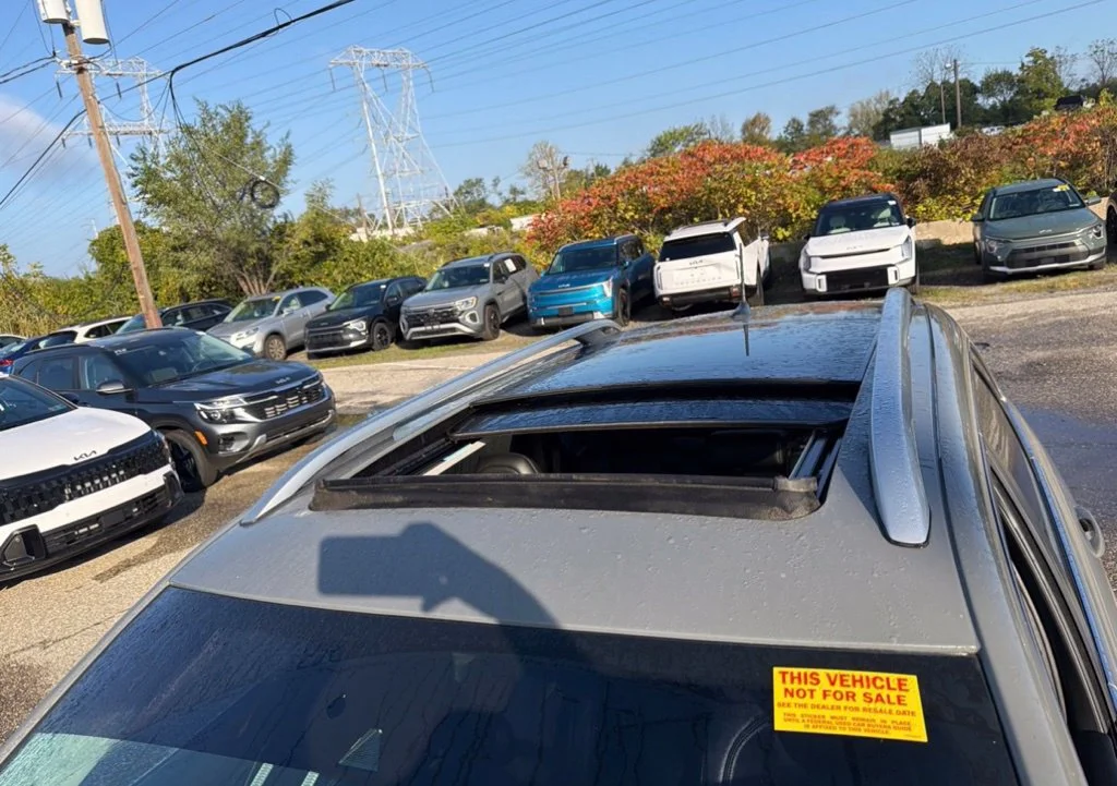 Used 2021 Gray Jeep Latitude Lux image 13