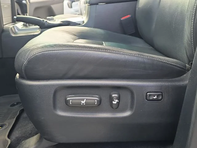Used 2017  Toyota Base image 30