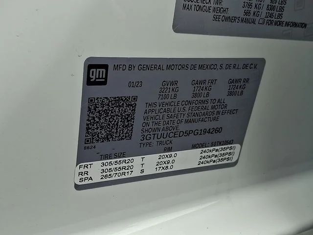 Used 2023 White GMC Elevation image 27