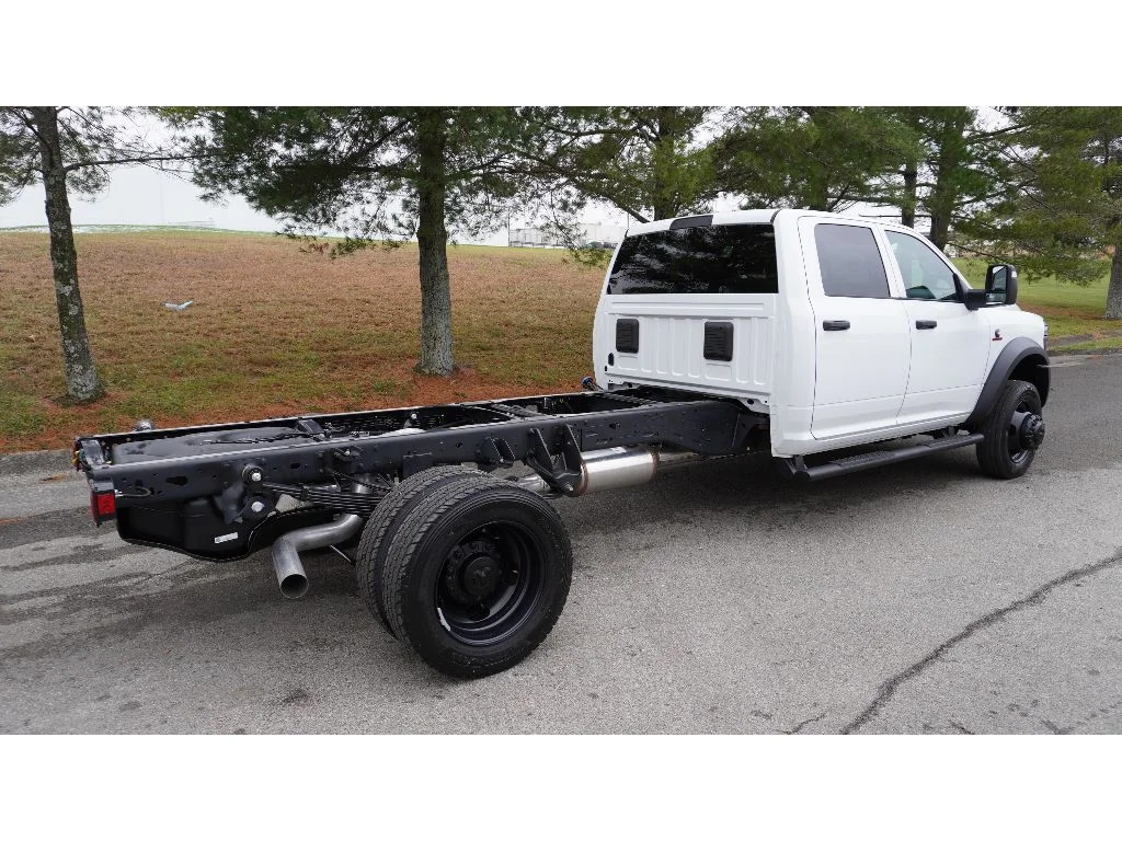 New 2026 Bright White Clear-Coat Exterior Paint RAM Tradesman image 3
