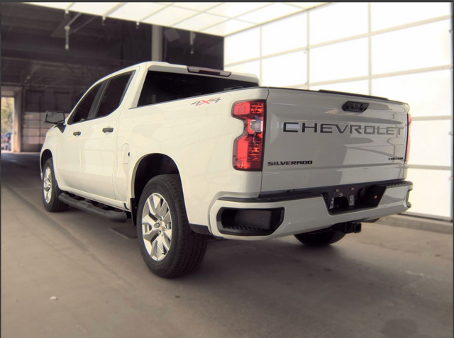 Used 2024 White Chevrolet Custom image 24