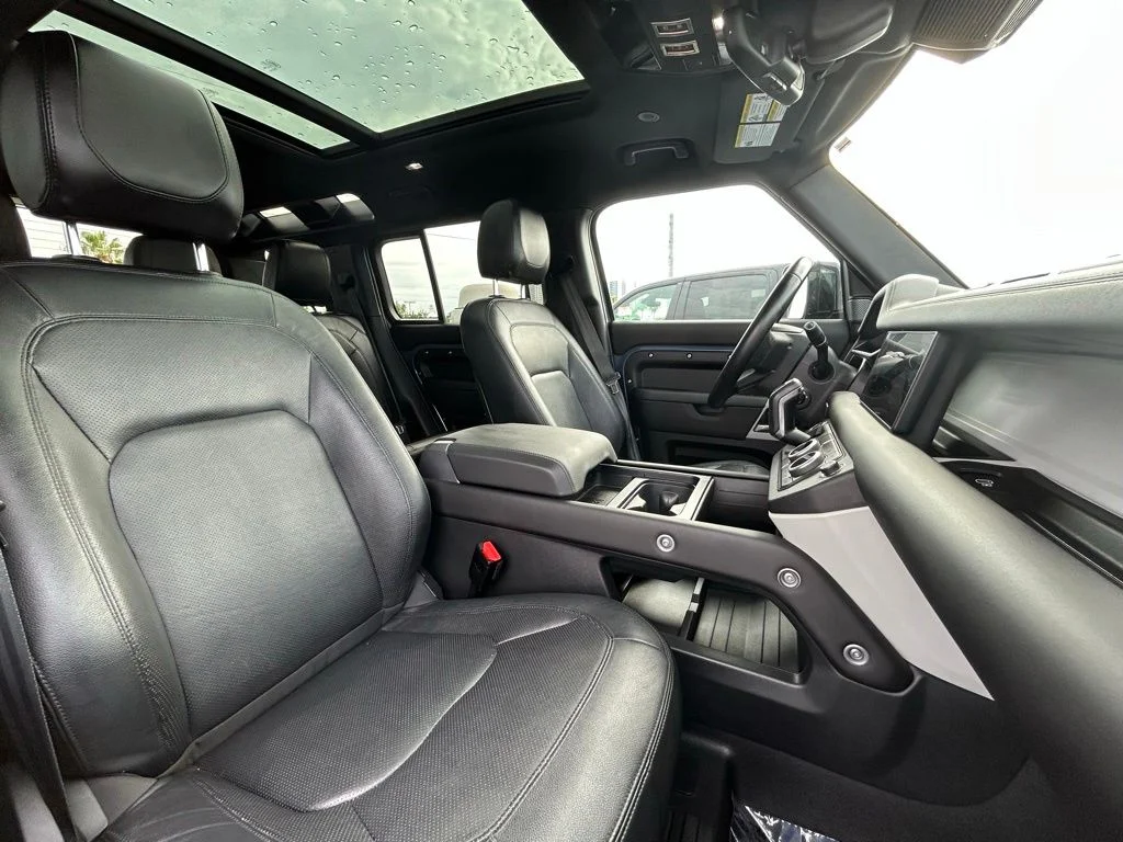 Used 2024 Blue Land Rover S image 41