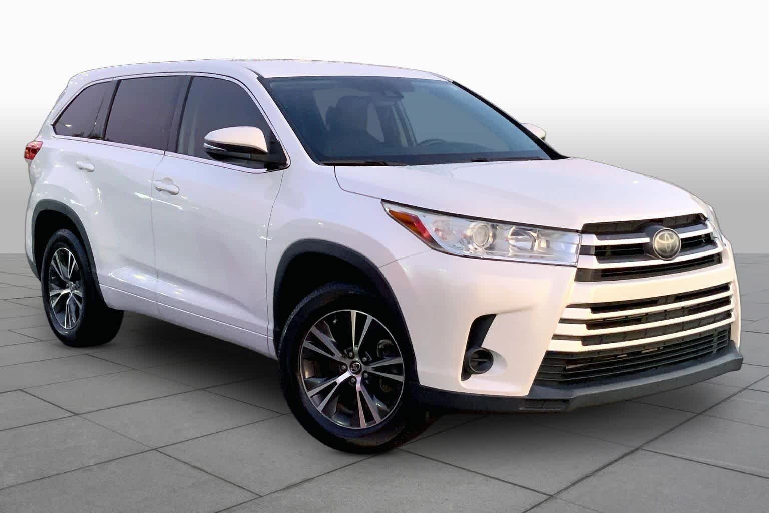Used 2017 Blizzard Pearl Toyota LE image 3