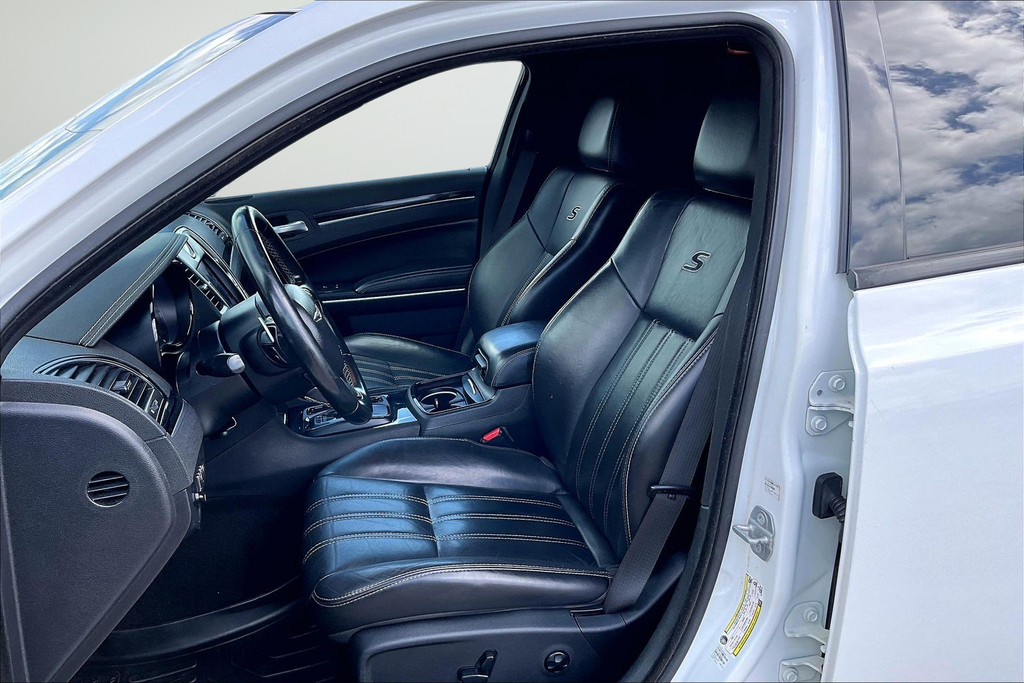 Used 2019 White Chrysler S image 17
