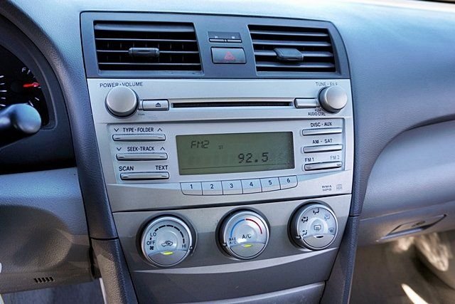 Used 2011 White Toyota LE image 22