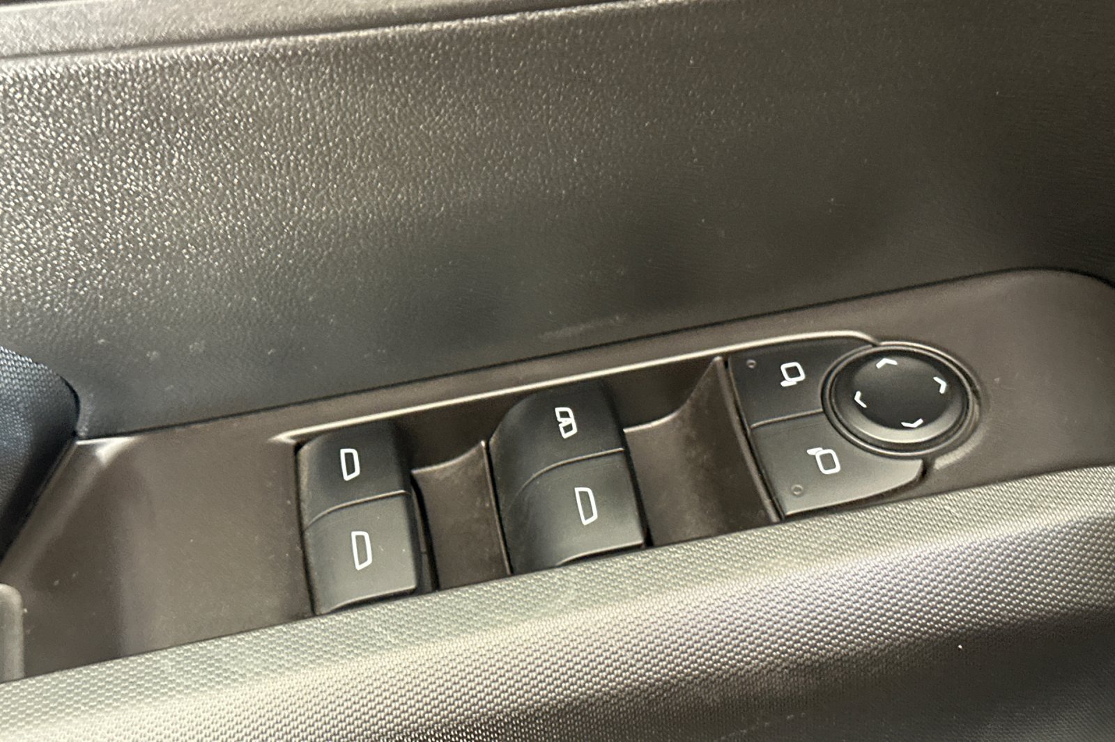 Used 2024 White Chevrolet Trail Boss image 11
