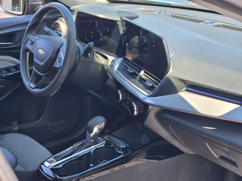Used 2025 Cypress Gray Chevrolet LT image 8