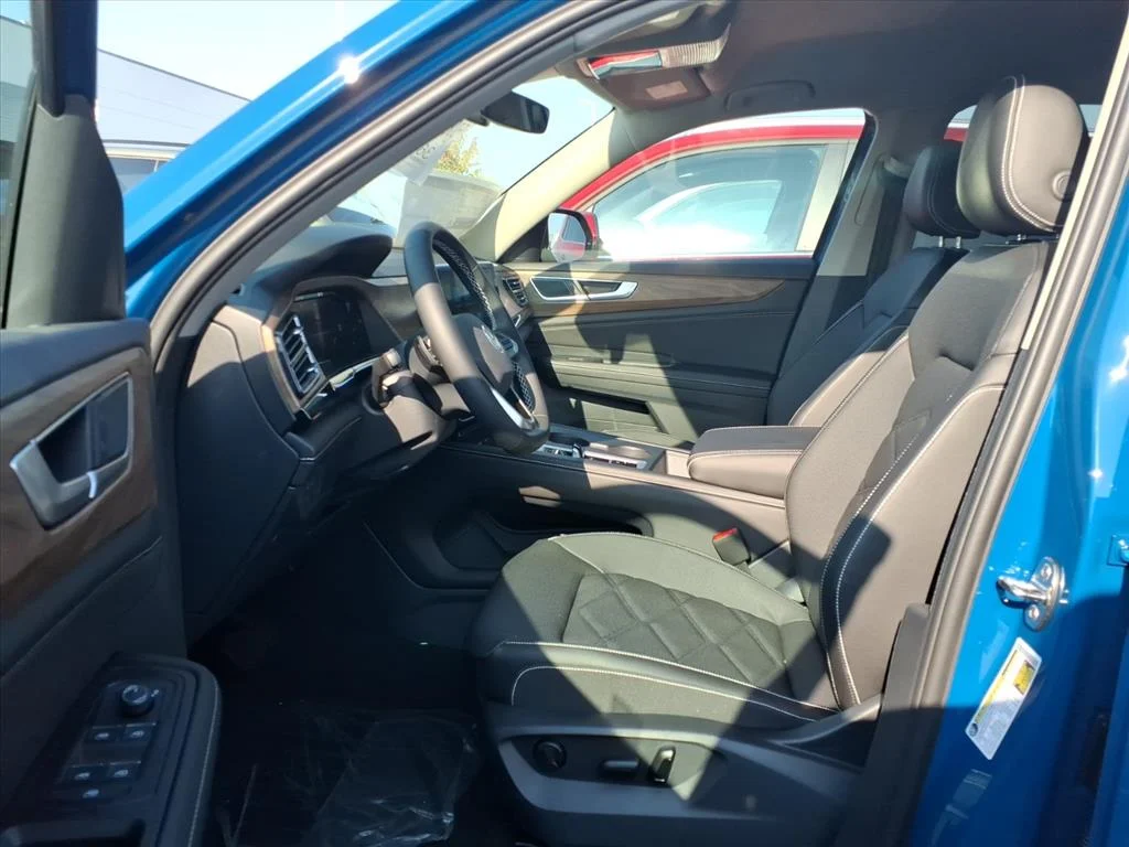 Certified Used 2026 Mountain Lake Blue Metallic (r3r3) Volkswagen 2.0T SE 4MOTION image 18