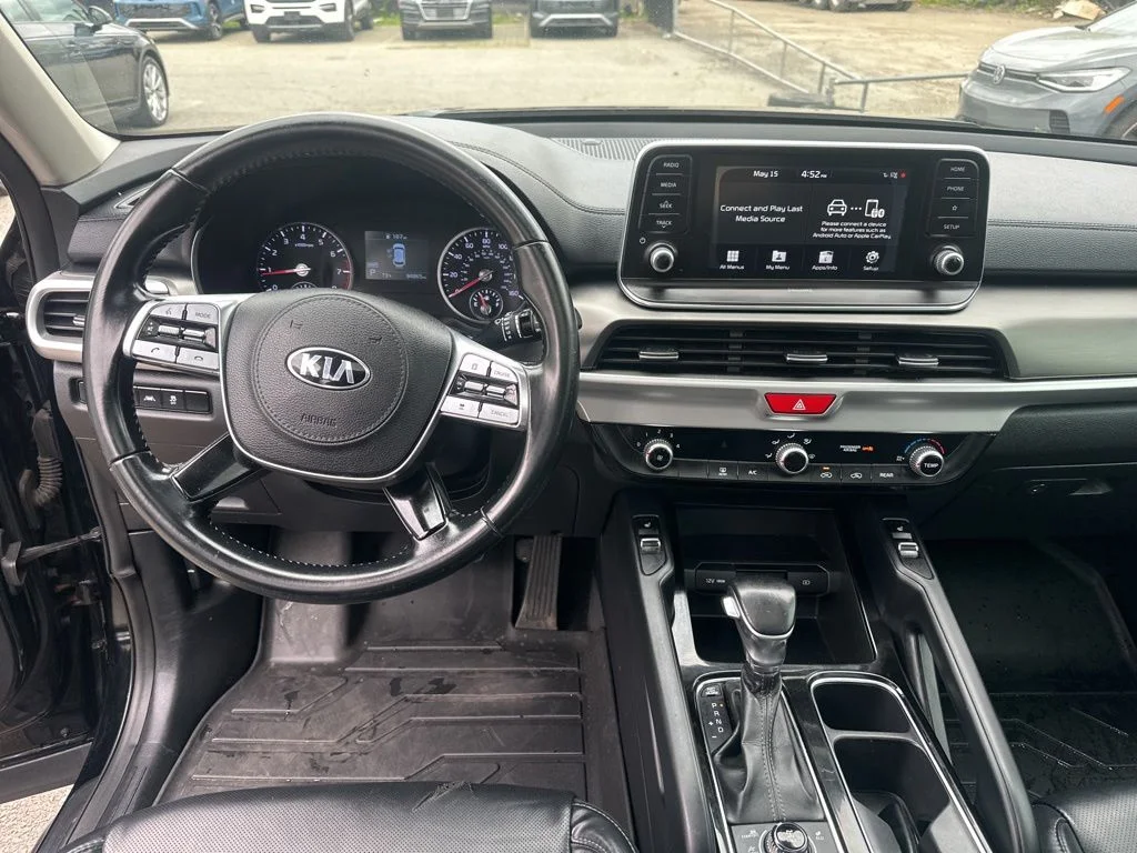 Used 2020 Black Kia S image 25