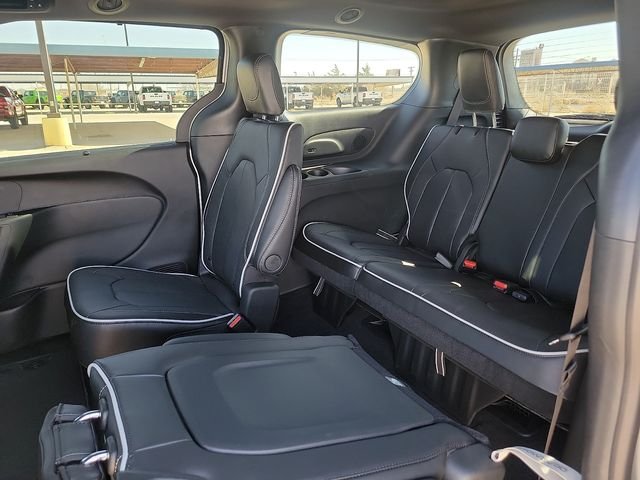 2026 Chrysler Pacifica Limited - Photo 8