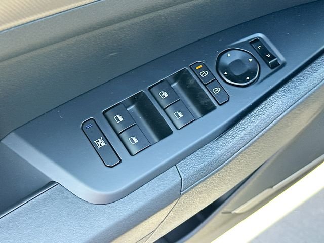New 2026 Fusion Black Kia LX image 17