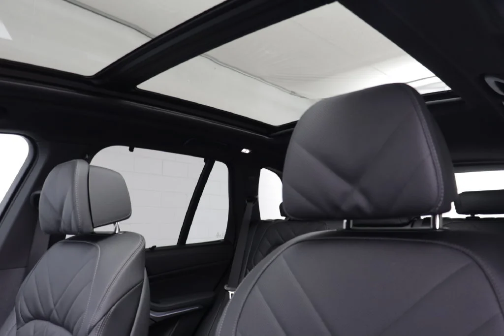 New 2026 BLACK SAPPHIRE BMW xDrive40i image 13
